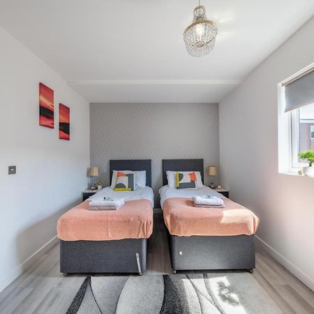 Staines-upon-Thames Ash View Place 4 -Heathrow - Thorpe Park - Free Parking מראה חיצוני תמונה