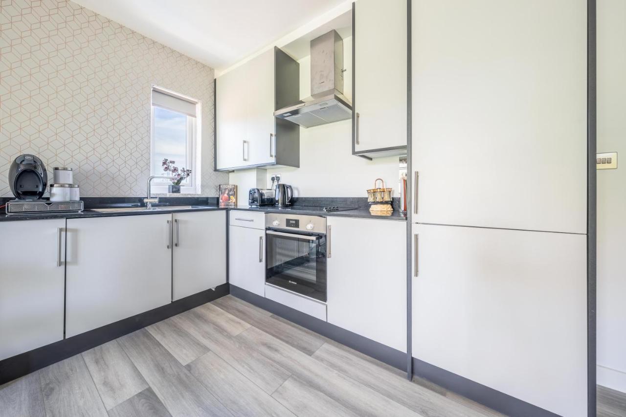 Staines-upon-Thames Ash View Place 4 -Heathrow - Thorpe Park - Free Parking מראה חיצוני תמונה