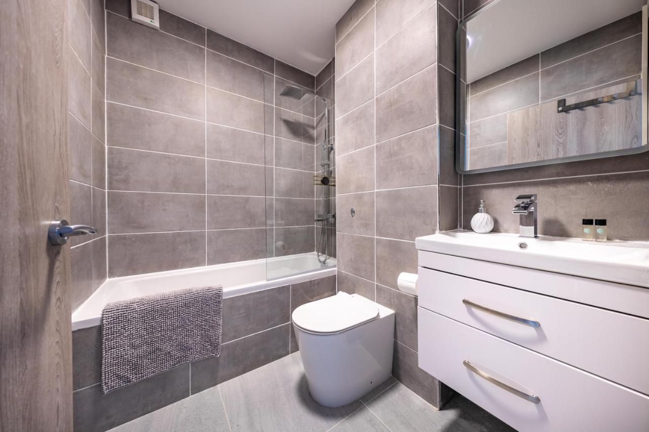 Staines-upon-Thames Ash View Place 4 -Heathrow - Thorpe Park - Free Parking מראה חיצוני תמונה