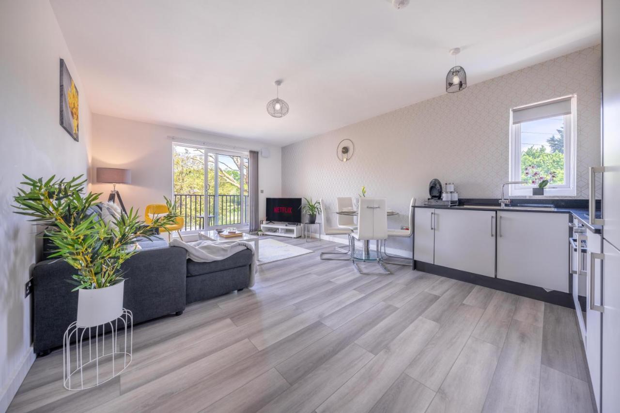 Staines-upon-Thames Ash View Place 4 -Heathrow - Thorpe Park - Free Parking מראה חיצוני תמונה