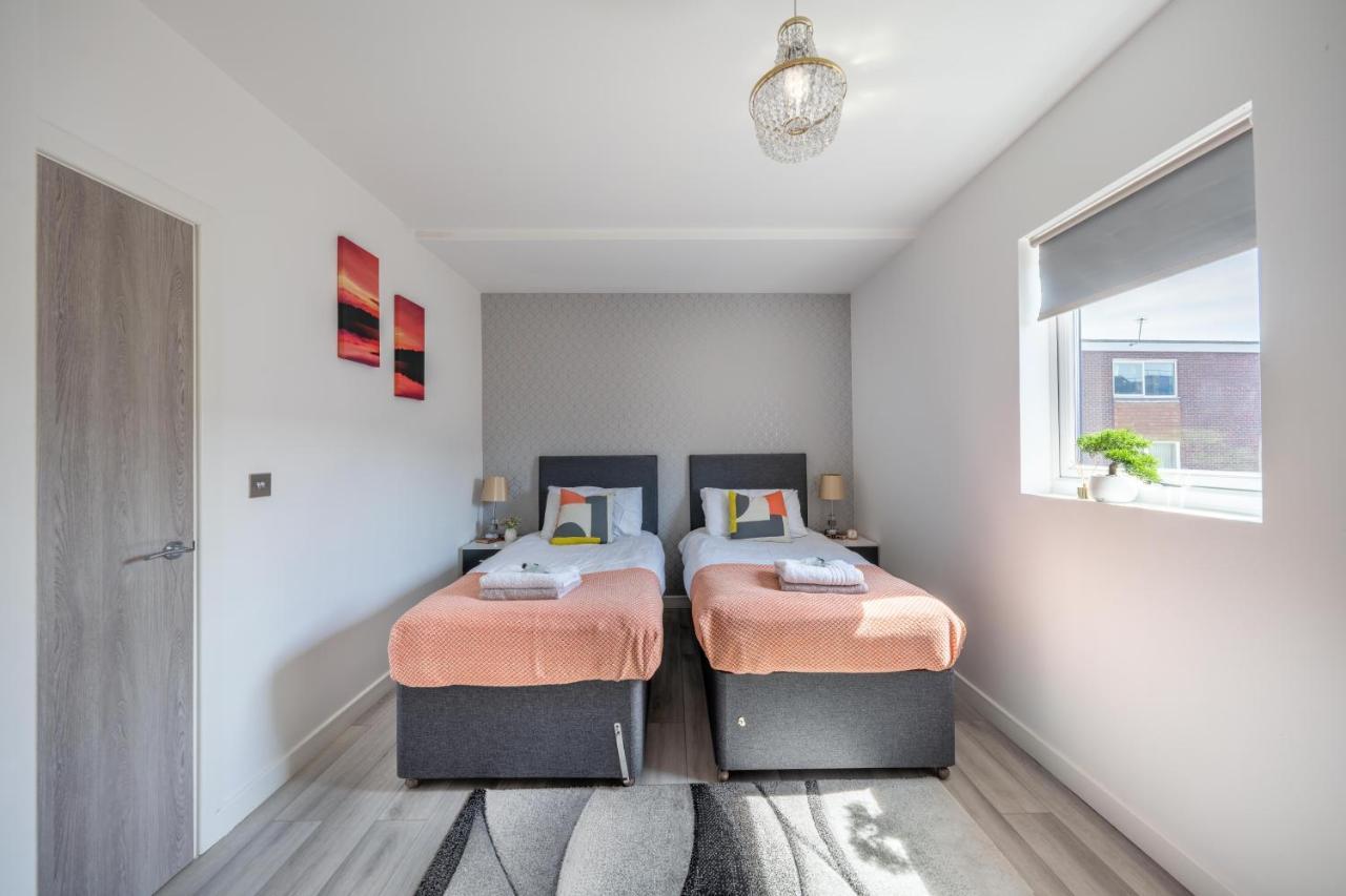 Staines-upon-Thames Ash View Place 4 -Heathrow - Thorpe Park - Free Parking מראה חיצוני תמונה