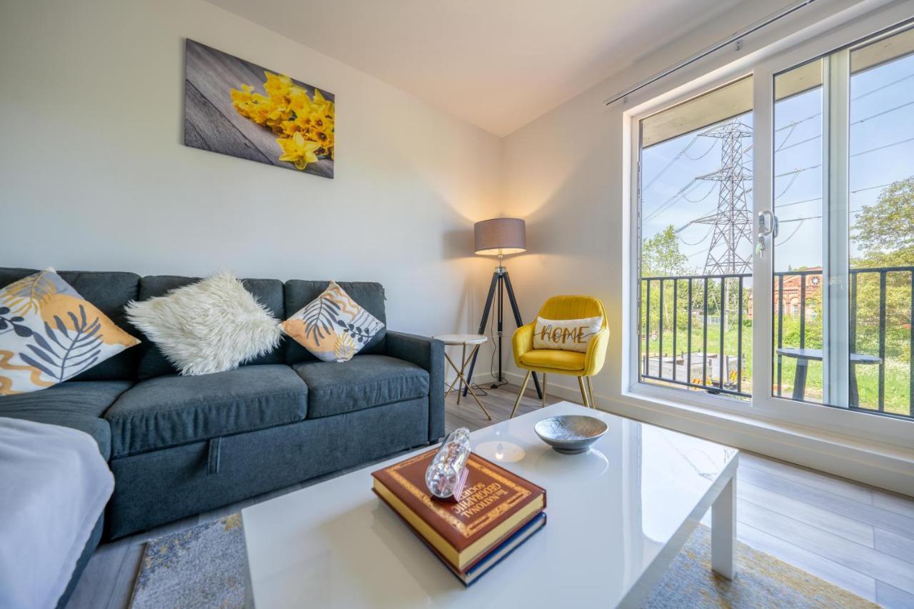 Staines-upon-Thames Ash View Place 4 -Heathrow - Thorpe Park - Free Parking מראה חיצוני תמונה