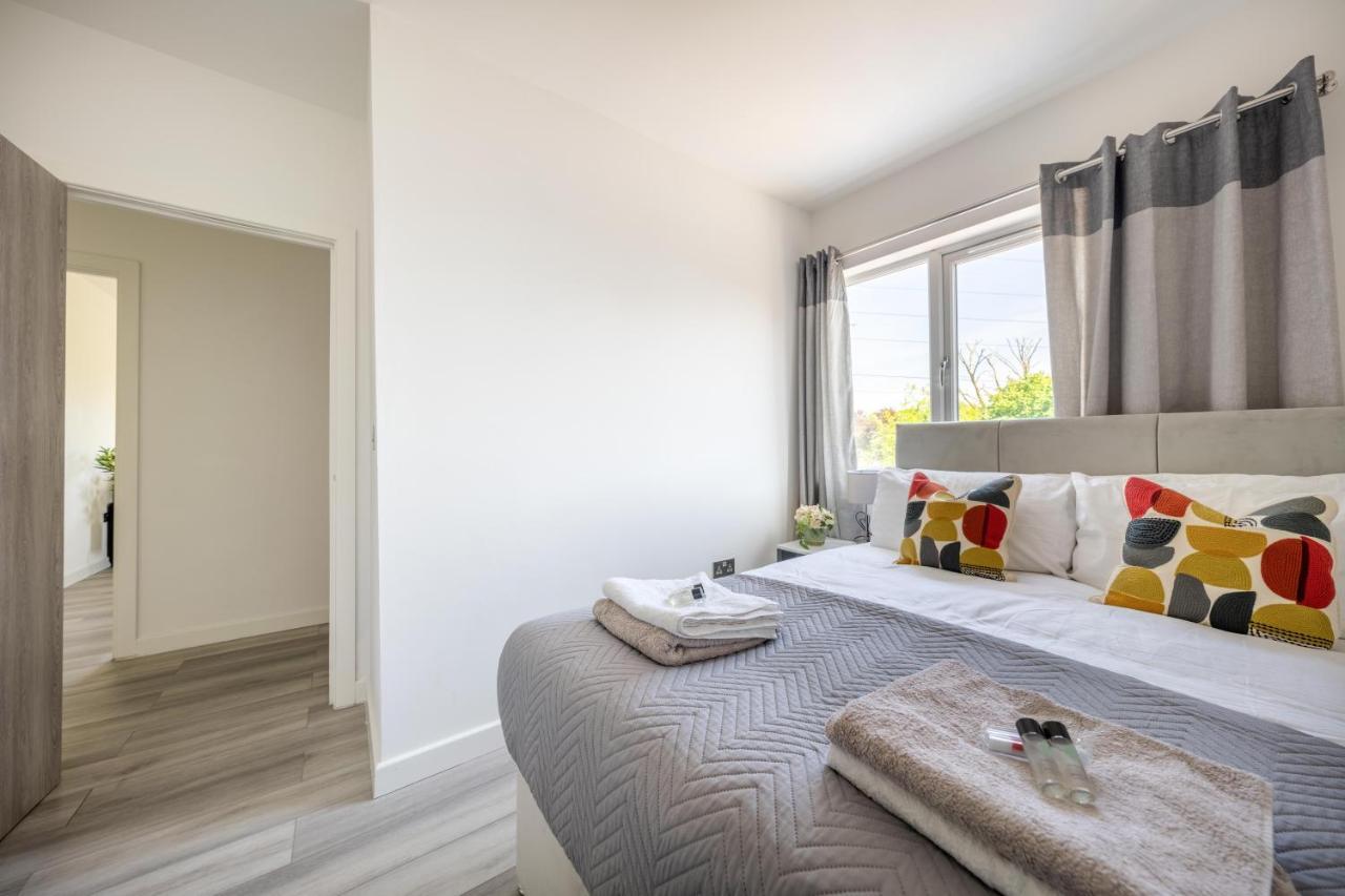 Staines-upon-Thames Ash View Place 4 -Heathrow - Thorpe Park - Free Parking מראה חיצוני תמונה