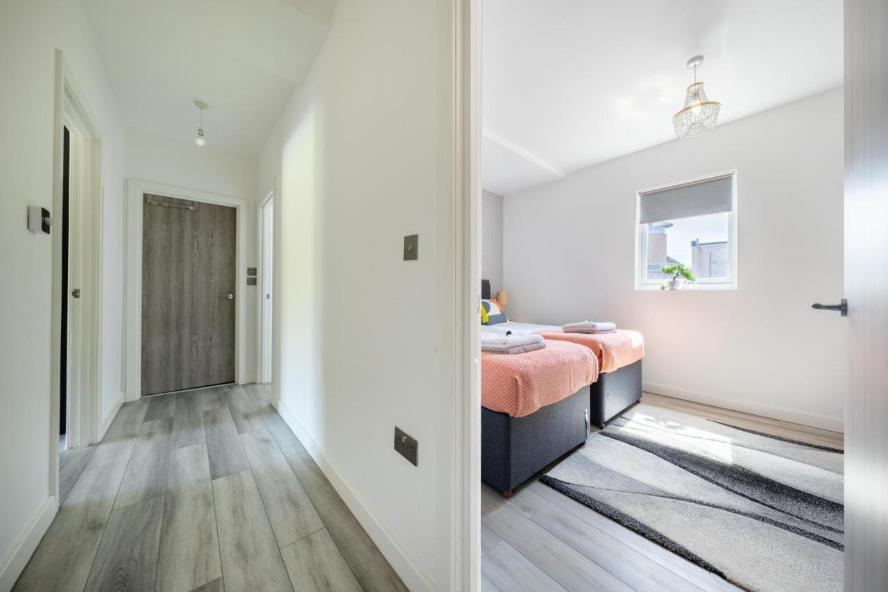 Staines-upon-Thames Ash View Place 4 -Heathrow - Thorpe Park - Free Parking מראה חיצוני תמונה