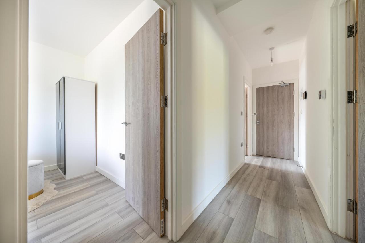 Staines-upon-Thames Ash View Place 4 -Heathrow - Thorpe Park - Free Parking מראה חיצוני תמונה
