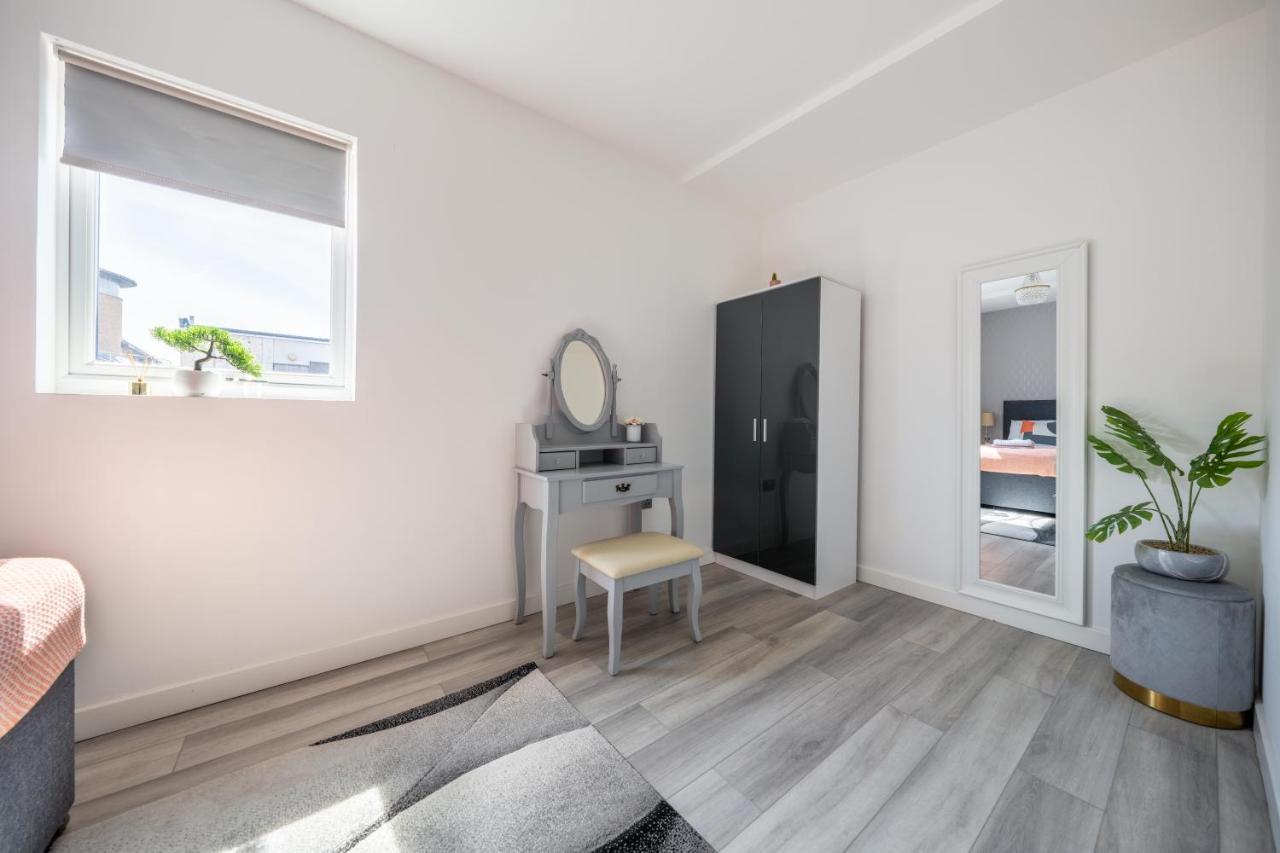 Staines-upon-Thames Ash View Place 4 -Heathrow - Thorpe Park - Free Parking מראה חיצוני תמונה