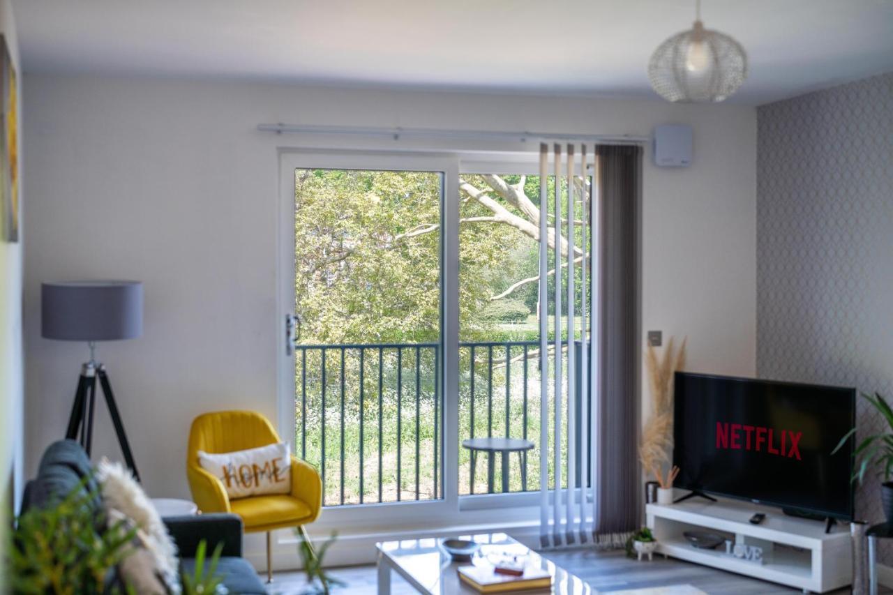 Staines-upon-Thames Ash View Place 4 -Heathrow - Thorpe Park - Free Parking מראה חיצוני תמונה