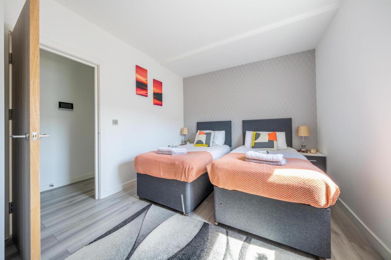 Staines-upon-Thames Ash View Place 4 -Heathrow - Thorpe Park - Free Parking מראה חיצוני תמונה