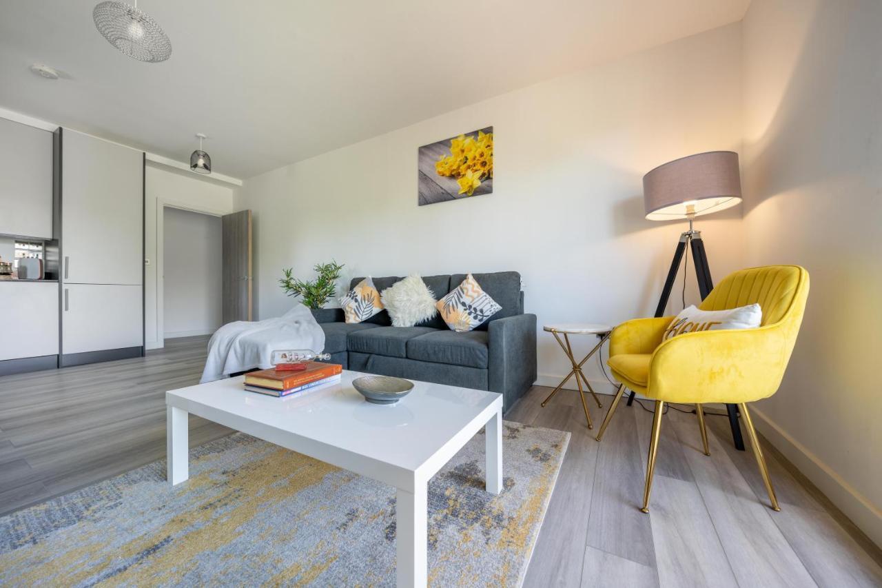 Staines-upon-Thames Ash View Place 4 -Heathrow - Thorpe Park - Free Parking מראה חיצוני תמונה